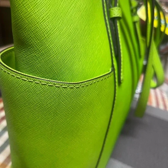 Micheal k Green shoulder bag lime green pro-owned Clean - Picture 6 of 11
